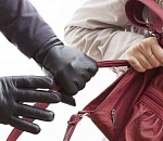 В Астрахани на улице напали на женщину