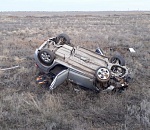 В Астраханской области Киа встала на крышу, есть пострадавший