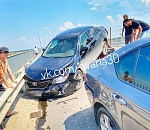 На неотремонтированном астраханском мосту произошло автомобильное помешательство