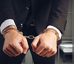 В Астраханской области адвокат захотел и рыбку съесть, и денег с подзащитного стрясти, а в итоге загремел под суд