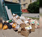 Астраханские дворы из Советского района обрастают мусорными кучами