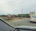 Серьезная авария на ж/д переезде: локомотив столкнулся с грузовиком