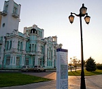 Навигационные стелы появились на набережной астраханской Волги