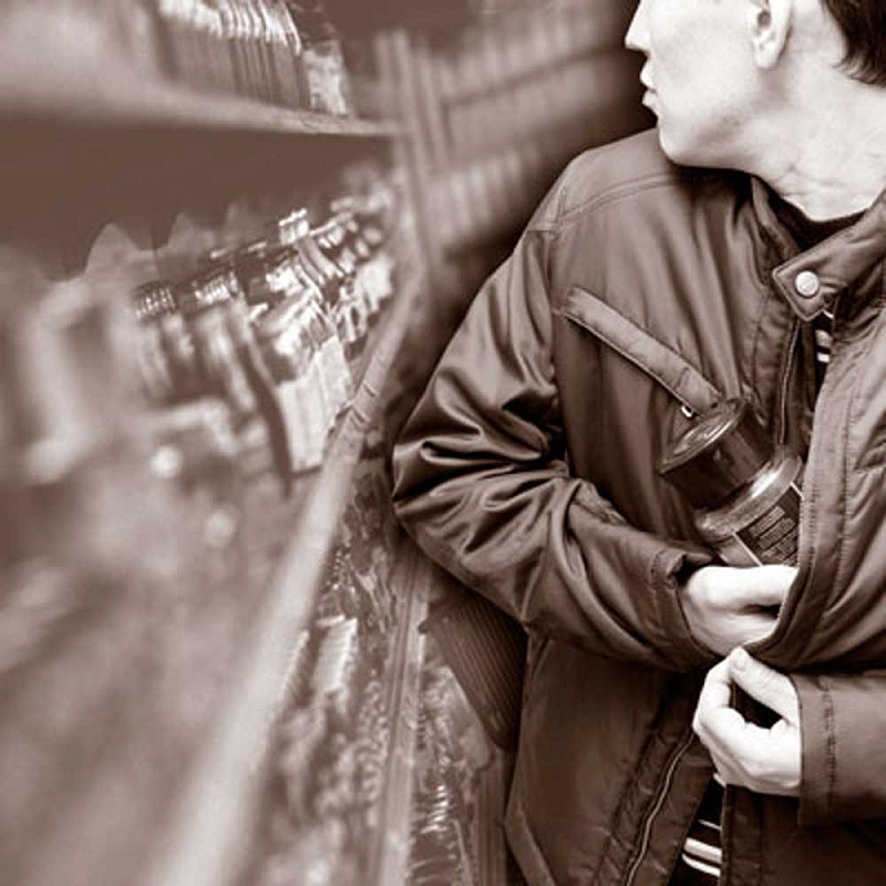 Астраханская полиция задержала пенсионера за кражу в супермаркете: он оказался серийным клептоманом