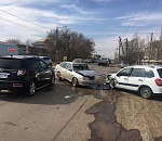 Жесткая авария в Астрахани: пьяный водитель выехал на встречку (ВИДЕО)