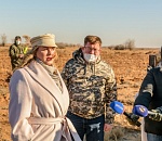 Певица и телеведущая Анна Семенович посадила под Астраханью лес и дико замерзла