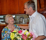 Энергетики ОАО «МРСК Юга» поздравили старейшего сотрудника астраханской энергосистемы с 90-летним юбилеем