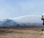 В Астрахани загорелись жилой дом с хозпостройкой и рядом растущие камыши