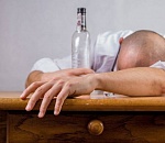 Астраханки продавали опасную для жизни водку