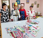 Мастерицы из Дома ремёсел приступили к сшиванию карты Астраханской области 