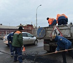 На Новом мосту устранили глубокую яму