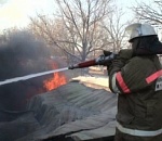 В Астрахани за сутки сгорели три заброшенных дома