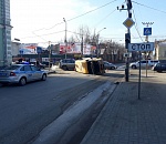 Страшная авария: в Астрахани перевернулась маршрутка