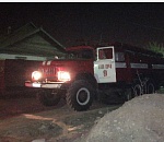 20 человек и 6 единиц техники тушили крупный вечерний пожар в Астрахани