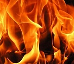 В Астраханской области по неосторожности спалили автомобиль и заброшенный дом