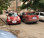 Зажал стеклом, прыснул газовым баллончиком. В центре Астрахани произошла потасовка водителей