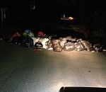 В Астрахани снова выстроили мусорные баррикады