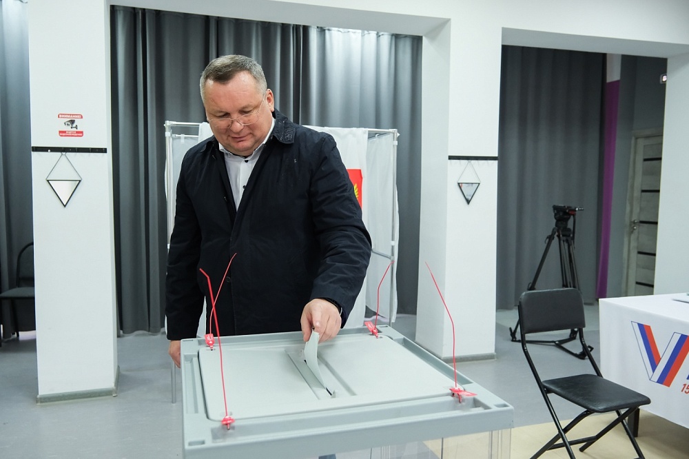 Игорь Мартынов проголосовал на президентских выборах в Камызяке