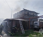В Астрахани больше четырех часов тушили двухэтажный дом