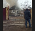 В астраханском Заканалье горит жилой дом