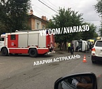 На Бэра в Астрахани ГАЗель столкнулась с иномарками и перевернулась