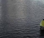 Не заплывайте за буйки: в Астрахани катамаран с незадачливым капитаном едва не унесло течением