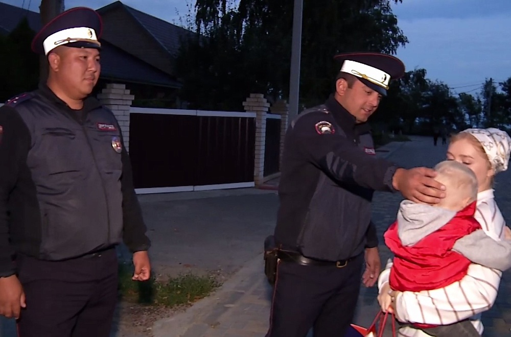 Астраханские полицейские спасли ребенка, истекающего кровью