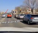 Астраханец за несколько секунд нарушил сразу четыре статьи ПДД: возмутительные кадры