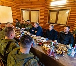 Игорь Бабушкин навестил астраханских бойцов в зоне СВО