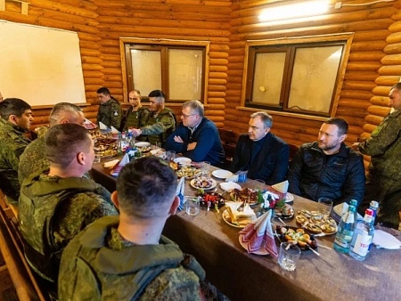 Игорь Бабушкин навестил астраханских бойцов в зоне СВО