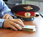 В Астрахани задержали участкового при получении более миллиона рублей