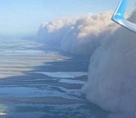 Завораживающие кадры: на видео попал момент начала бури в Астрахани