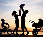 Ежемесячную выплату на второго ребенка продлили до трех лет