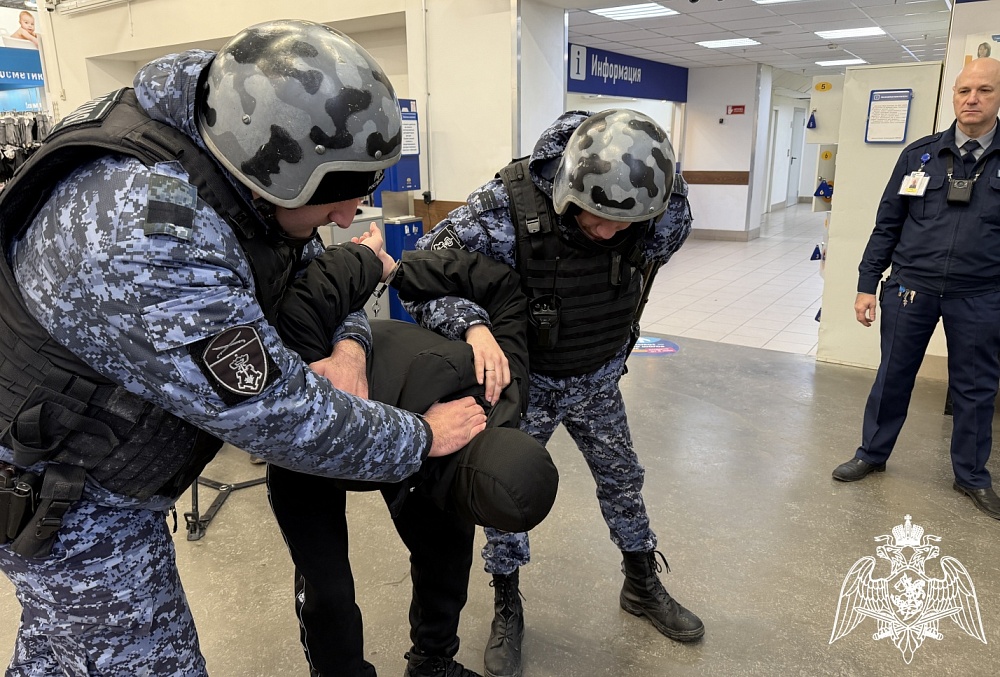 Астраханец, находясь в федеральном розыске, устроил скандал в гипермаркете 