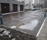 Астраханец огородил себе парковочное место шлагбаумами