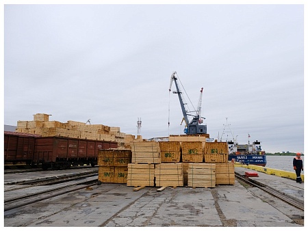 Грузооборот астраханских портов за два месяца составил почти полмиллиона тонн