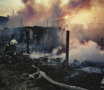 Почти 30 астраханских спасателей борются с пожаром на Трусово