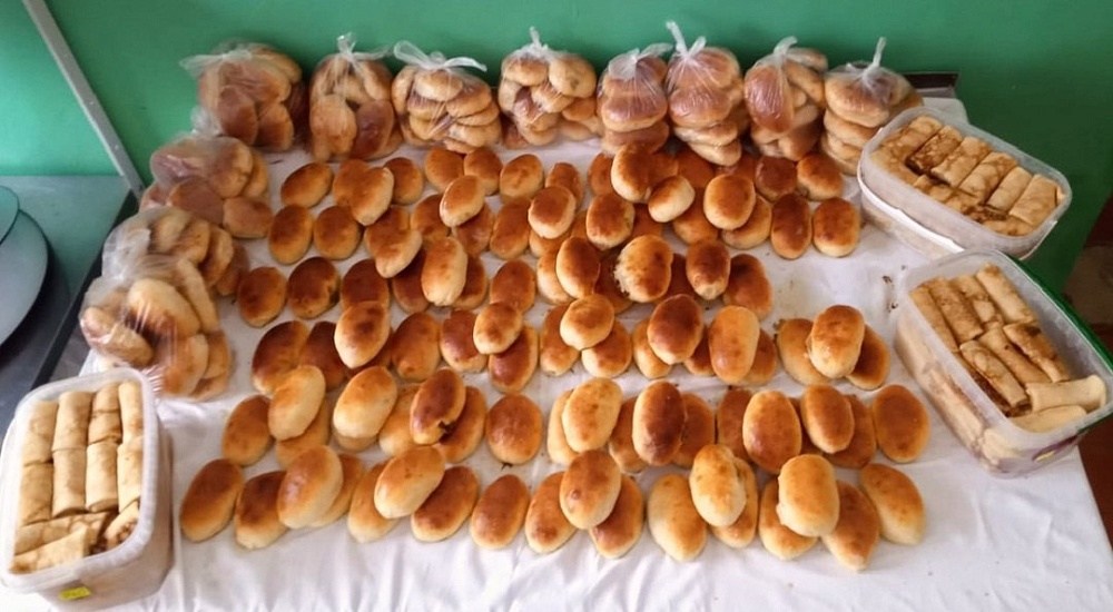 Астраханки передали бойцам на передовую домашние котлеты 