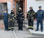 Шестерых человек спасли из дымовой ловушки в астраханской многоэтажке