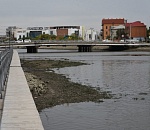 В астраханских каналах сбрасывают воду