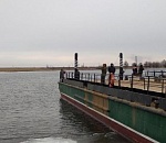 Автомобиль с телами погибших женщин подняли из воды у парома в Икрянинском районе