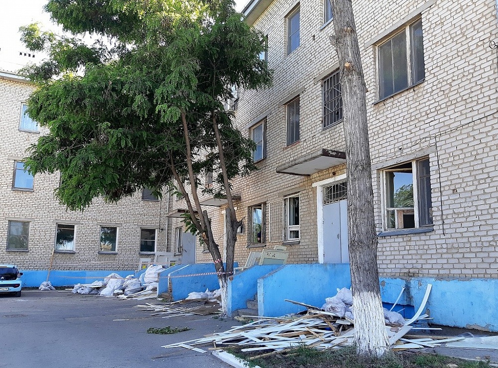 В Астрахани горит инфекционная больница, есть погибшие