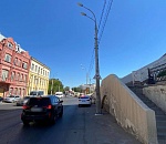 В центре Астрахани Kia поскользнулась и устроила тройное ДТП: видео