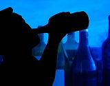Больше 250 астраханцев отравились алкоголем 