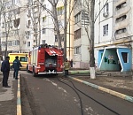 В Астрахани на улице Софьи Перовской горит квартира