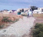 На подсыпку грунтовых дорог Астрахани уже затратили почти 7 тысяч тонн материала