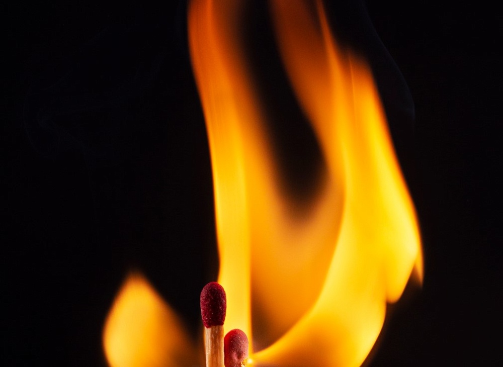 В Астрахани пожары за одну ночь унесли жизни двоих человек