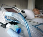 Еще одного пациента Александро-Мариинской больницы перевели на ИВЛ