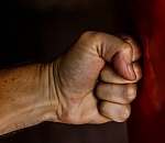 Посетитель кафе напал на сотрудника Росгвардии