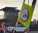 Ограничительную рамку на астраханском мосту вновь снесли